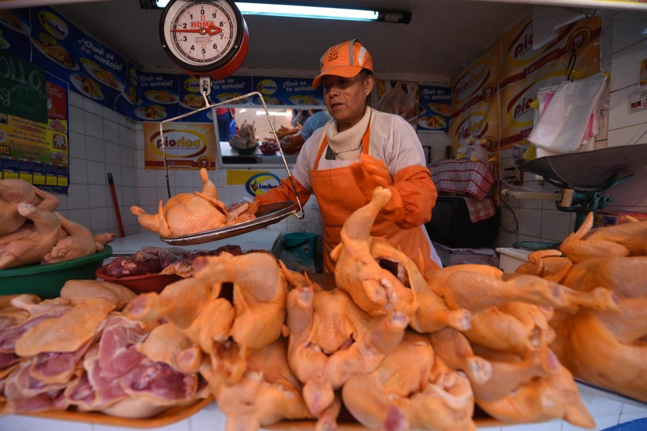 Sube el precio del pollo en La Paz por falta de diésel